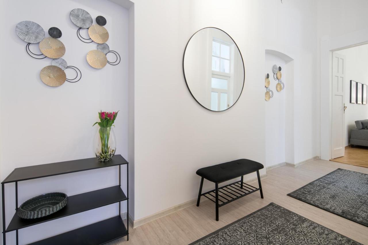Wawelove Pilsudskiego - 3 Bedroom Apt. With Balcony And Free Parking! Краков Экстерьер фото